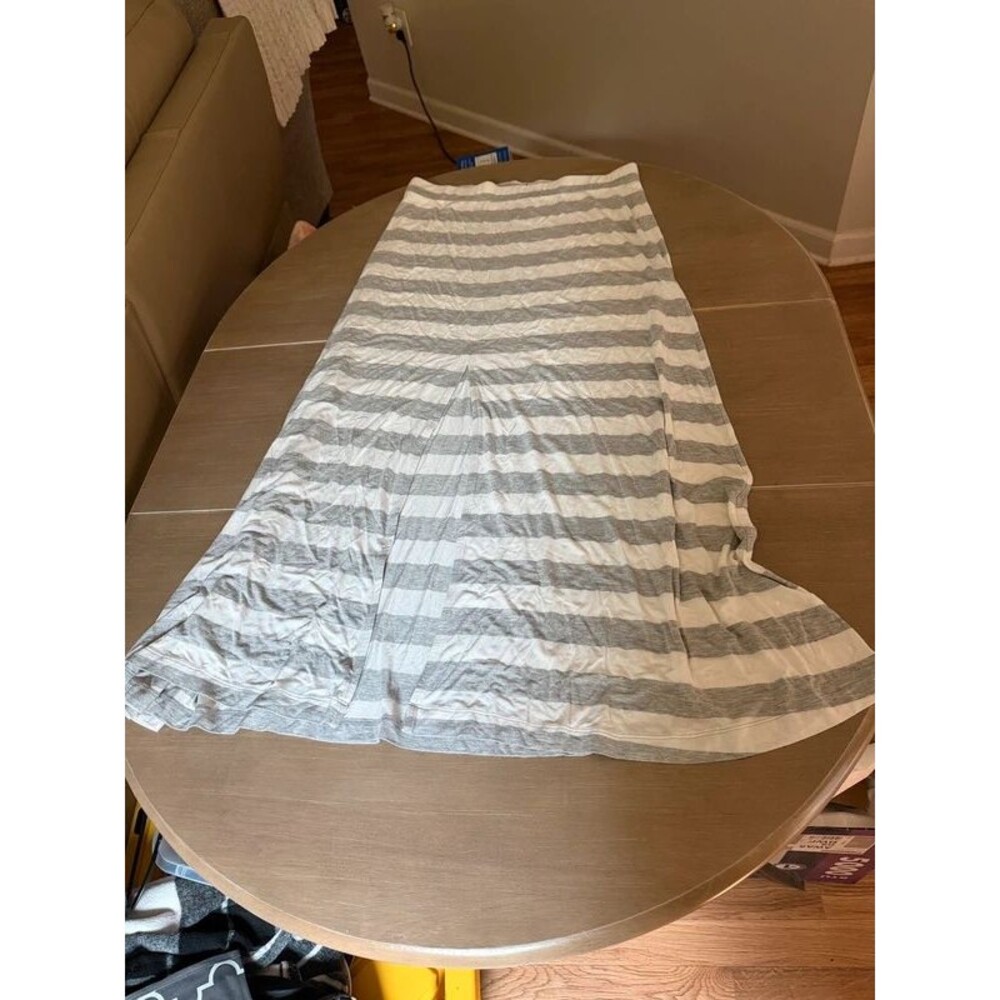 NY&C Soho Street NWT Gray White Striped Maxi Skirt M Front Slit Stretch